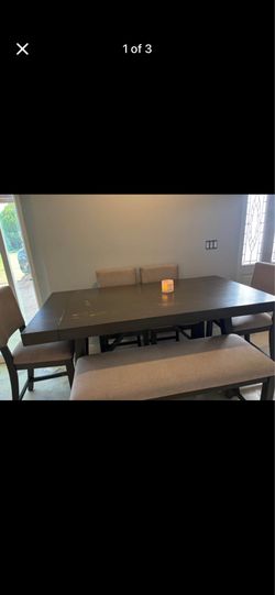 Dining table set