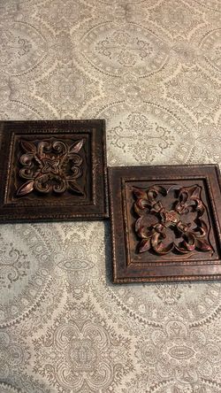 Dimensional wall set