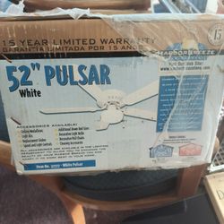 Pulsar 52 In Ceiling Fan White Brand New In Box 