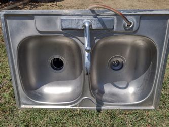Kitchen sink stainless steel $60stractor