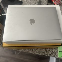 MacBook M1