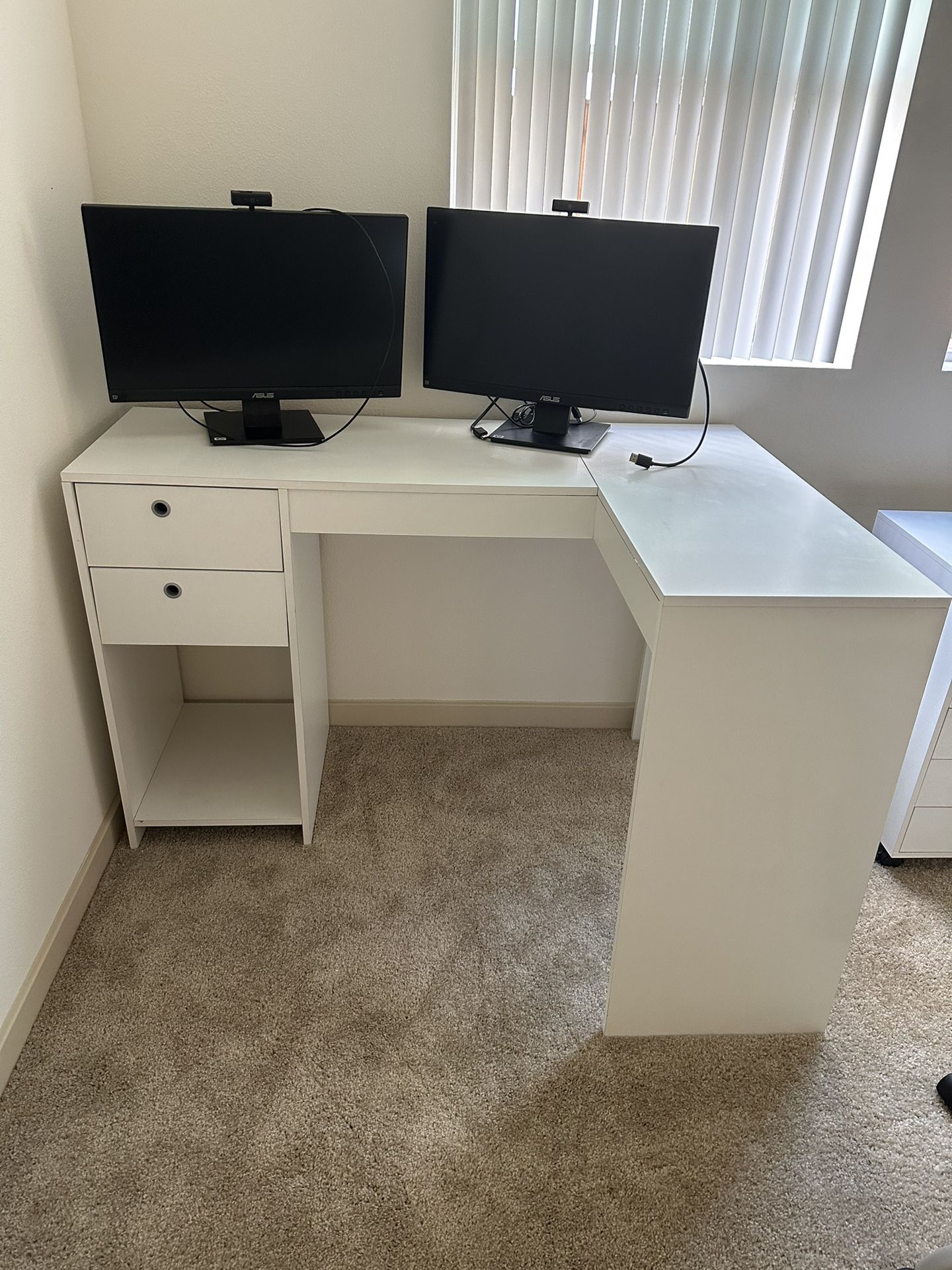 White Corner Desk / 2 Drawers