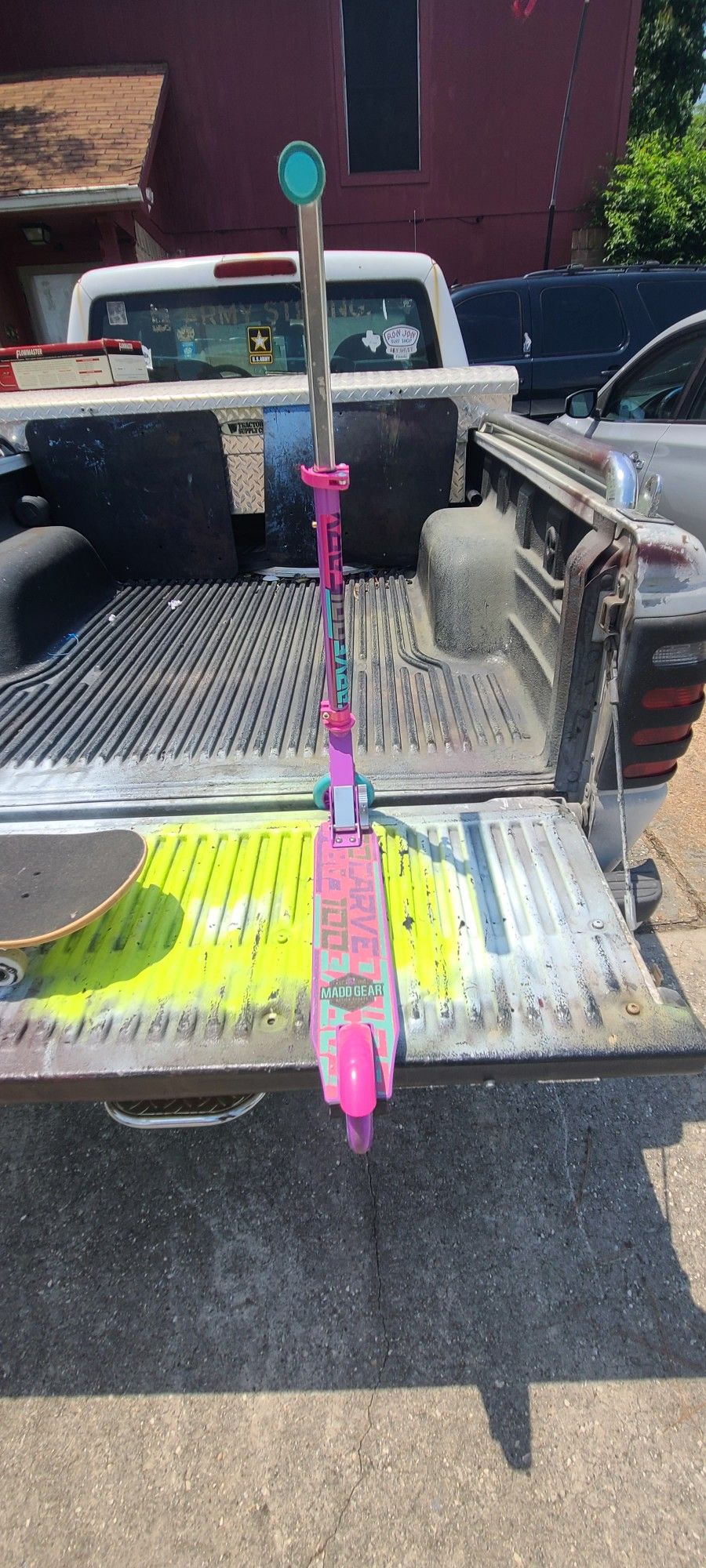 MADDGEAR GIRL'S SCOOTER