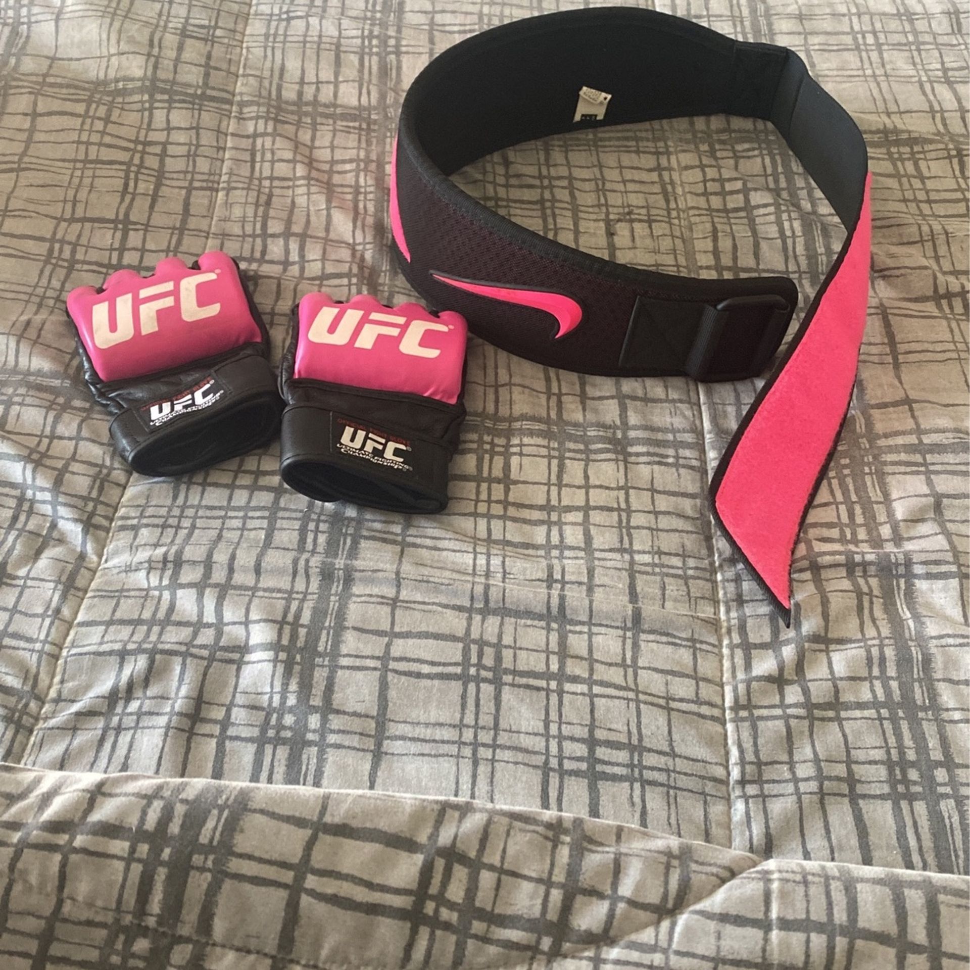 UFC Gloves And Nike Belt New