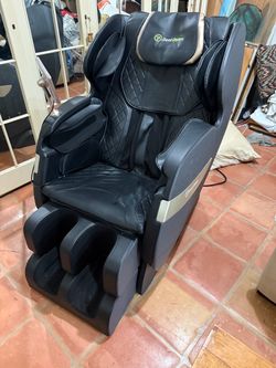 Real Relax Massage Chair. W/ Zero Gravity