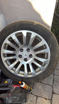 Cadillac rim and tire