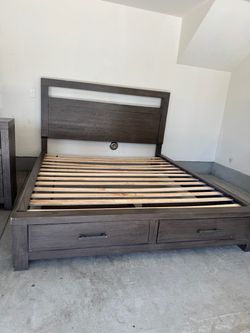 Cali King- Gray Wood Platform Bed Frame with Storage Drawers