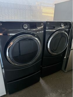He front load washer and gas dryer set