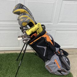 ⛳️. Men’s Cobra Golf Clubs And Bag. 