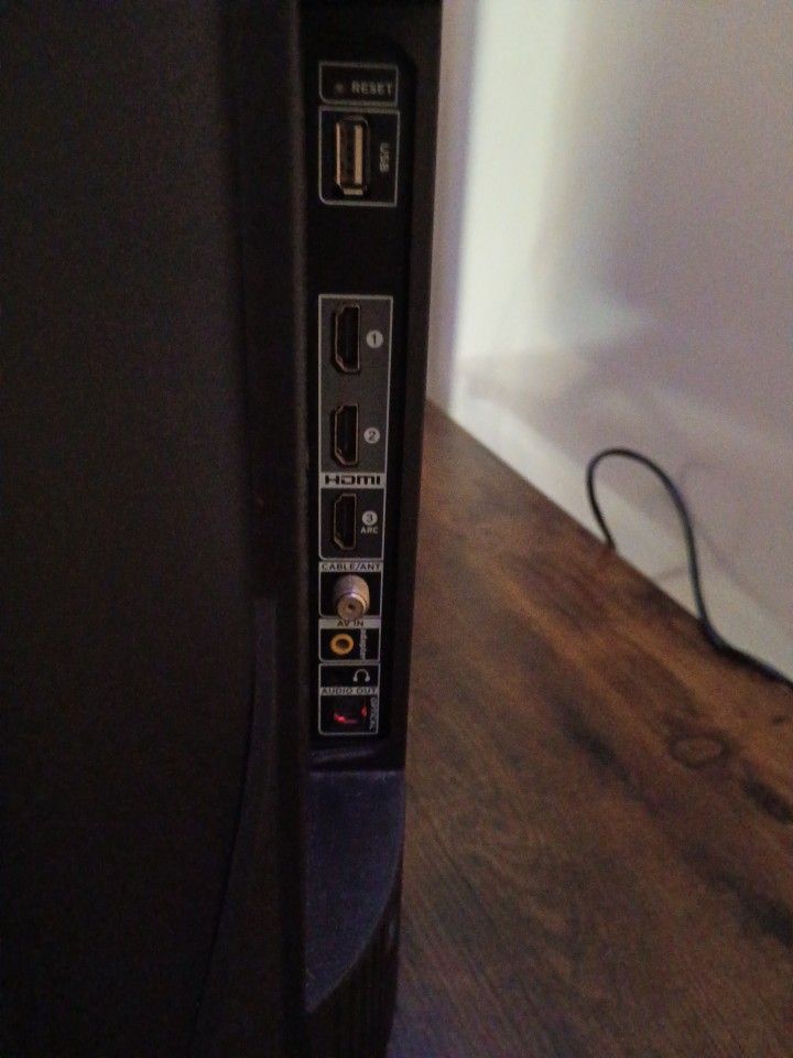 TCL 40 Inch Smart Roku Tv