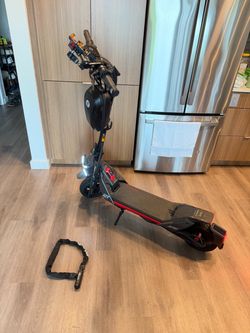 🛴 Segway Electric Scooter + Accessories – Excellent Condition – $650
