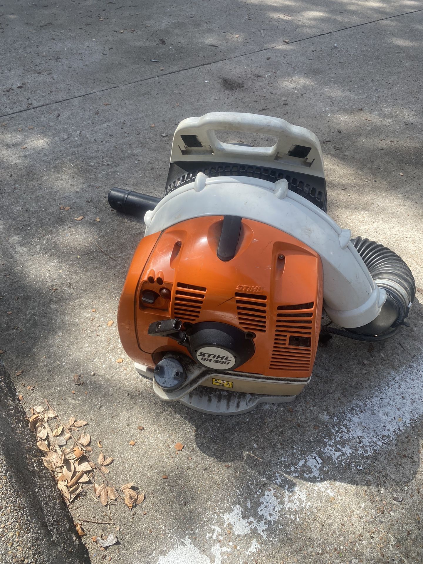 Leaf blower 