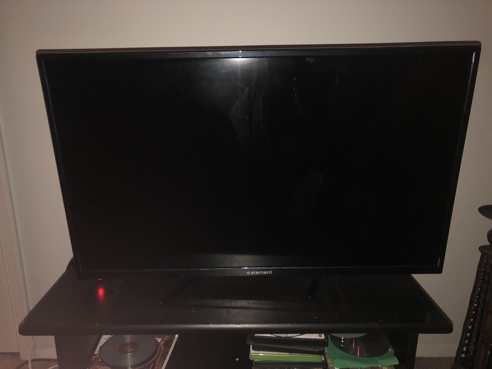 Used 32 Inch Element Tv