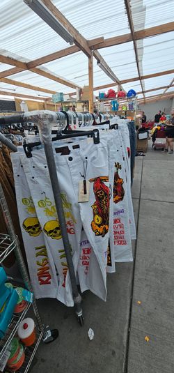 Raw-Edge Streetwear Graphic Jeans – Brand New with Tags