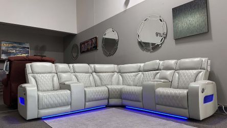 Olivia 🎉 brand new/ modern/luxury 🌼 power reclining sectional