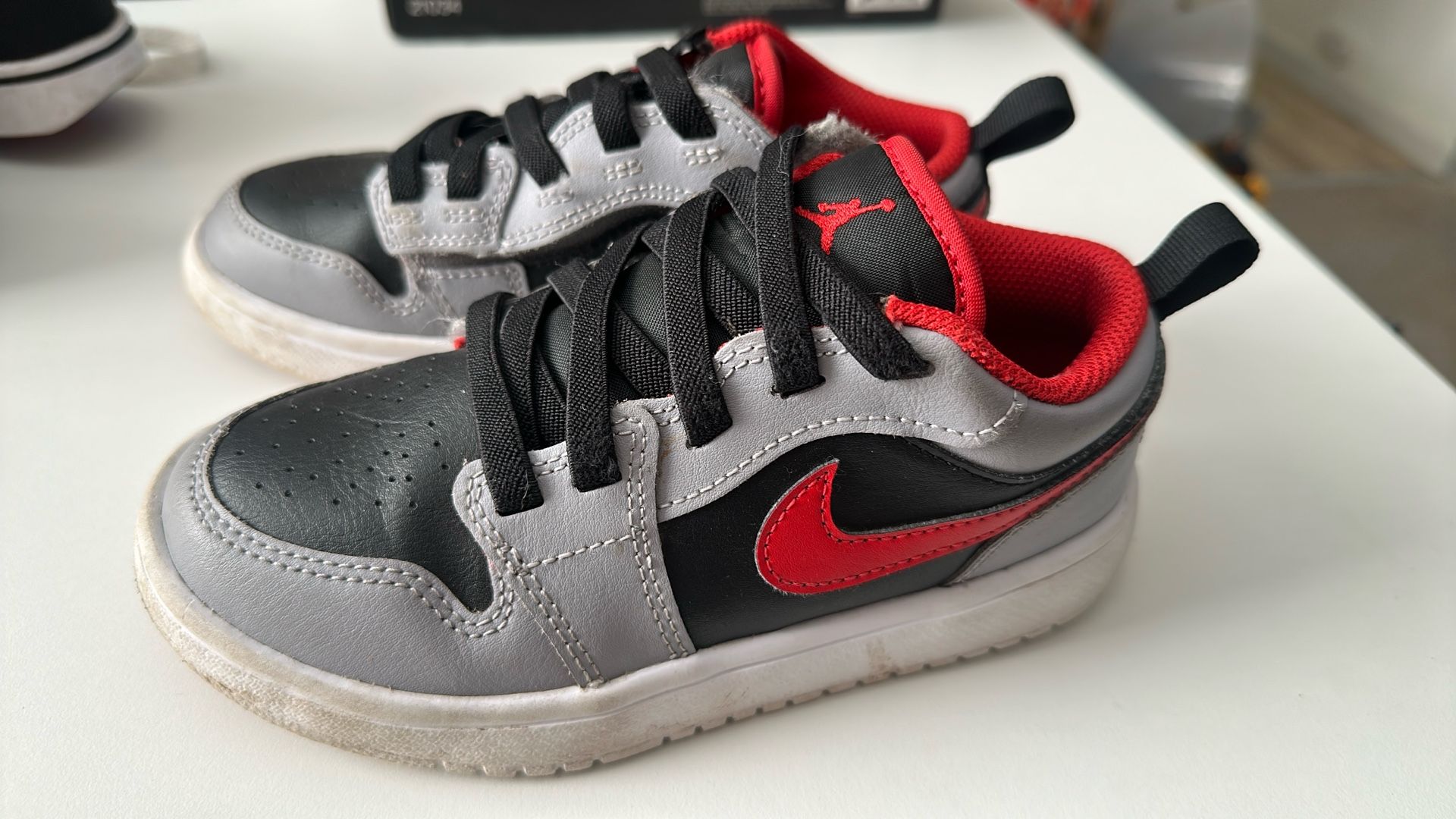 Little Kid Jordan Air Retro Size 13c