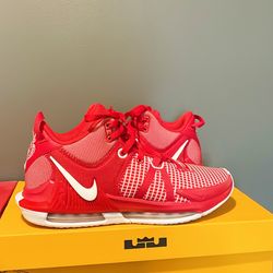 Lebron Witness 7 Size 10 Like Brand New