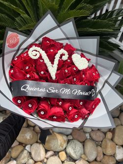 Roses Ramo Buchón Flower Bouquet $150