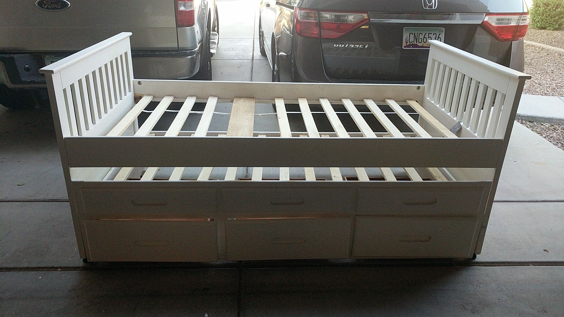 Twin trundle bed with 3 bottom drawers