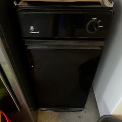 GE Trash Compactor 