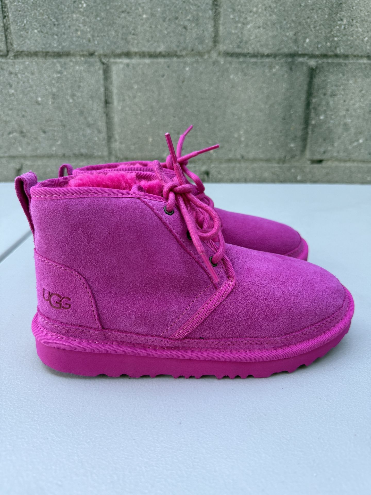 UGG kids Neumel ll Chukka Boot Size 3y