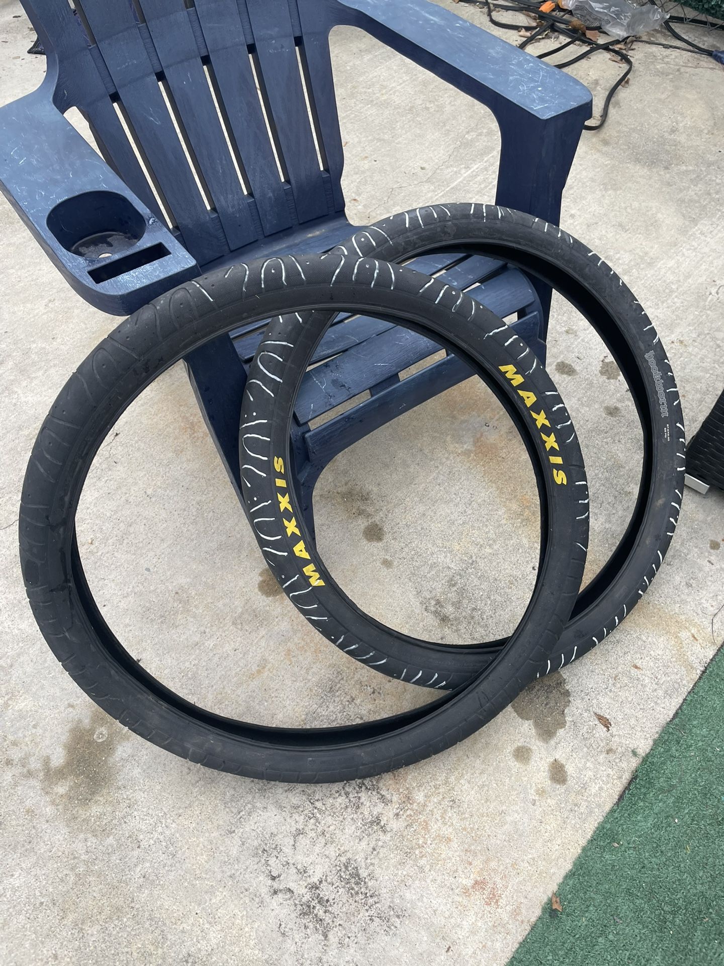 27.5 Maxxis Hookworms (pick up only)