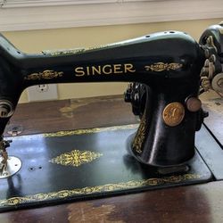 1925 Singer Sewing Machine 