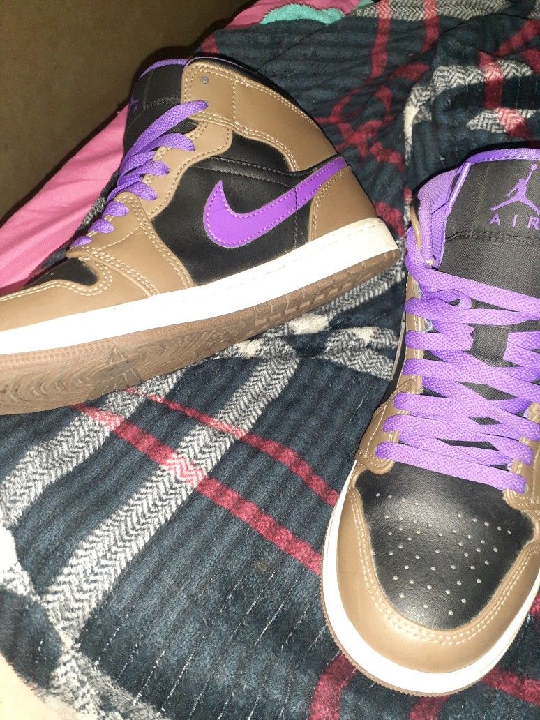 Air Jordan1MochaPurple Mids Size 8 M