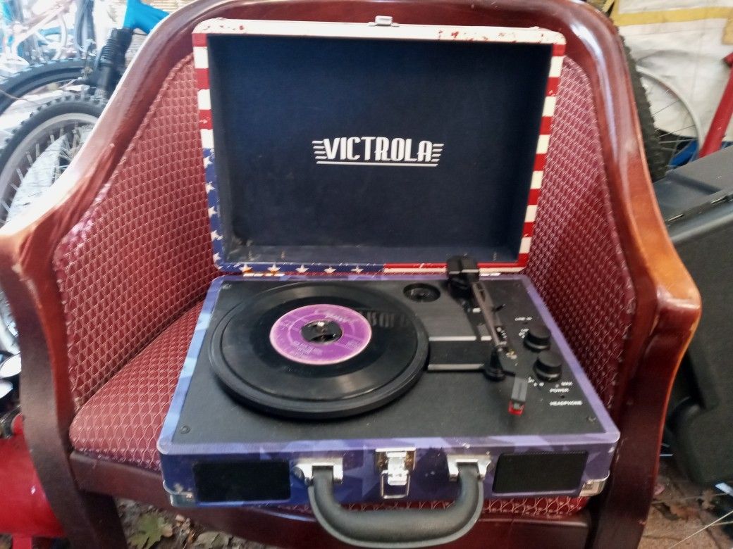 Victrola American Flag Bluetooth Suitcase Record Player