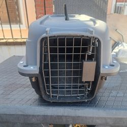 Pet Carrier........MAKE OFFER 