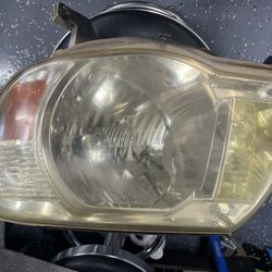 2005 Toyota Tacoma Headlights R & L OEM