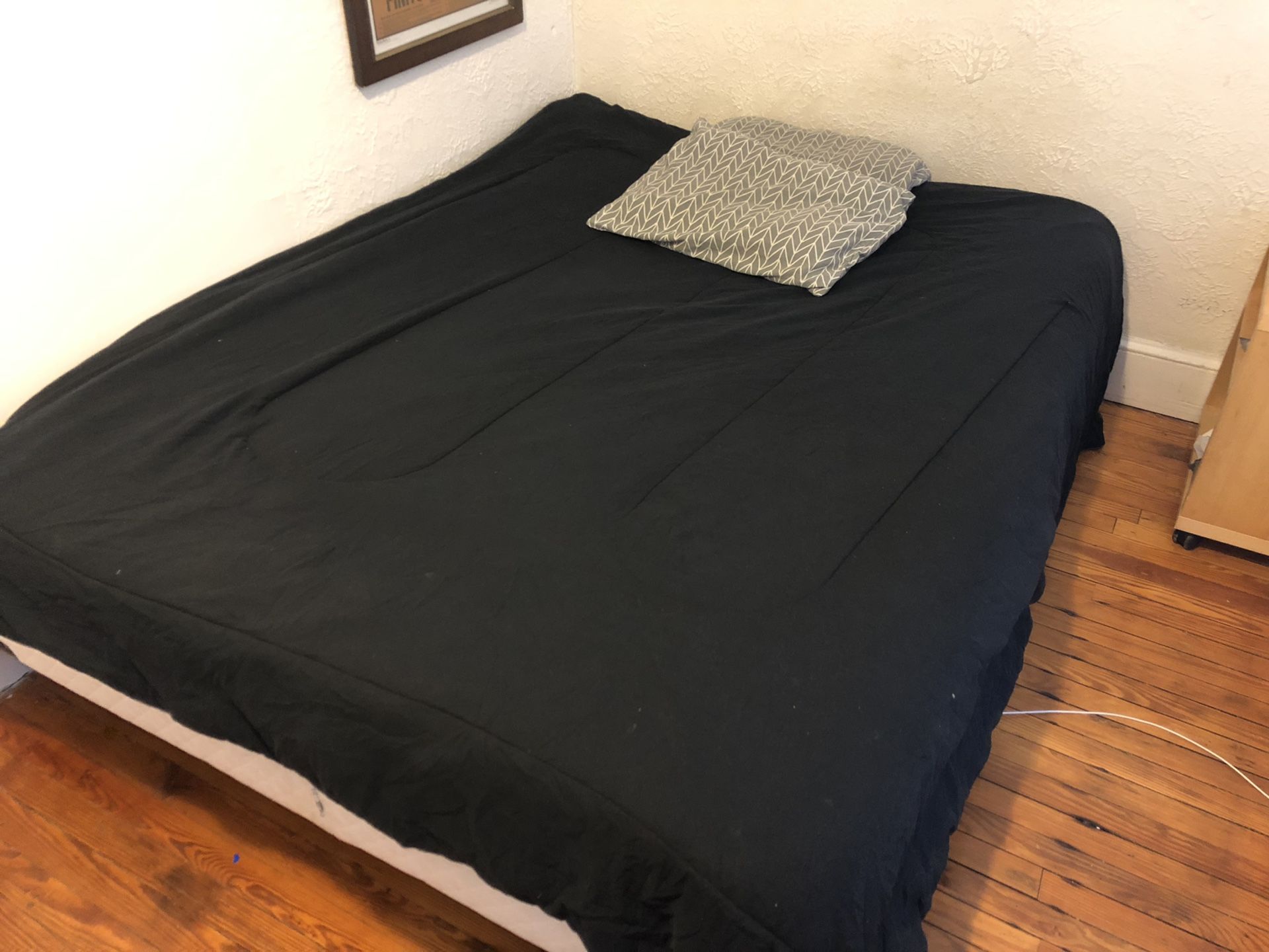 Queen Size Bed w. Box Spring, Frame, & 2 Comforters