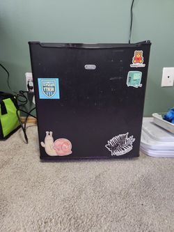 Sunbeam mini fridge