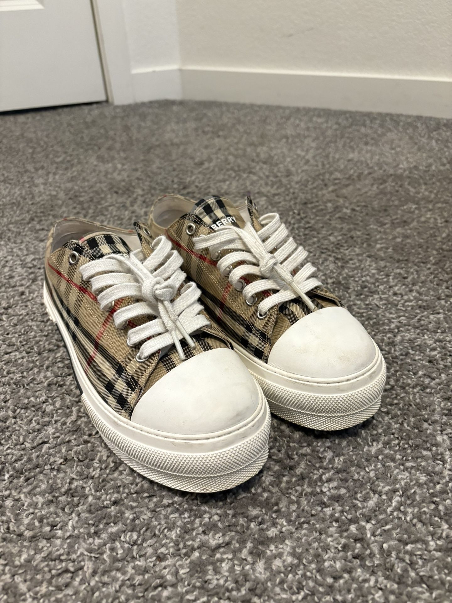 burberry converse size 10/43