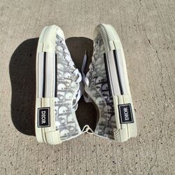 Diors Low Tops Reps Size 9-9.5