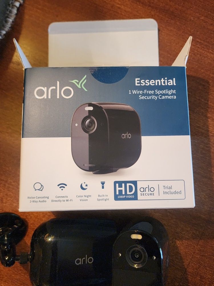 Arlo Essential rechargeable Night vision-Spotlight-