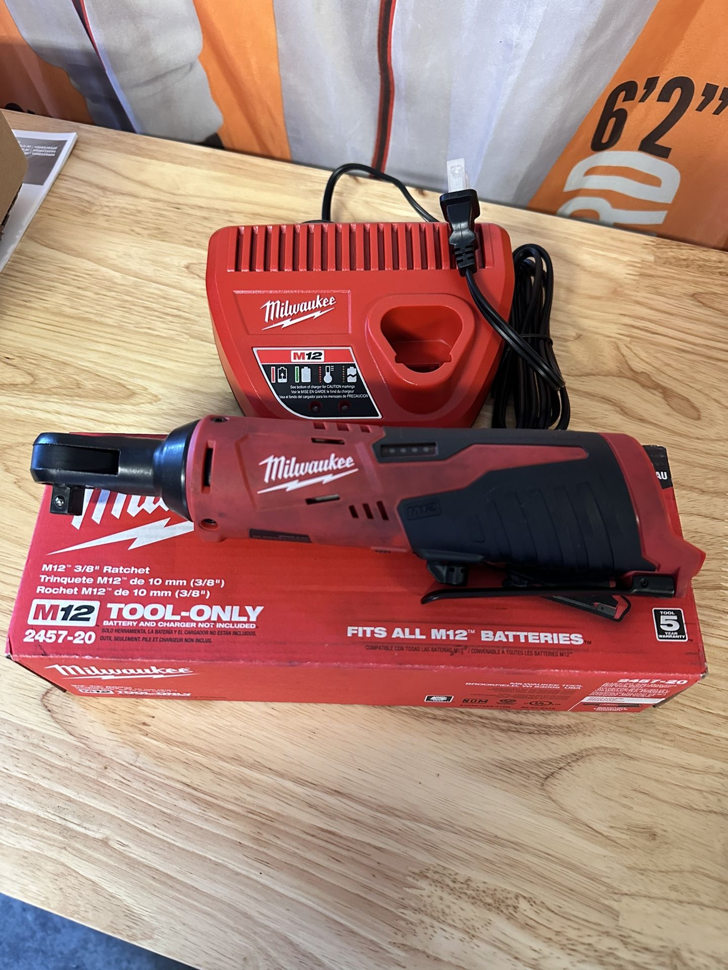 Milwaukee M12 Ratchet & M12 Charger