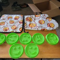 *NEW 7 EMOJI COOKIE CUTTERS, OVEN MITT,  AND POT HOLDER. 