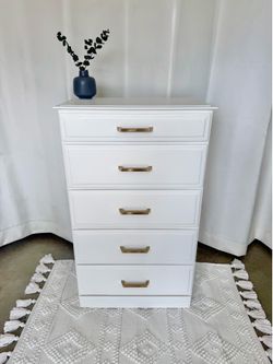 Beautiful 5 drawer dresser