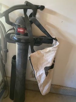 Toro electric rake and vacuum complete with genuine Toro colletiona bag