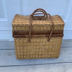 Large Vintage Wicker Picnic Basket Old Fashioned Rustic Woven Reed/Rattan Wicker