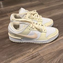 Nike Dunk Lows Yellow Strike