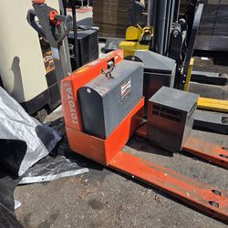 Toyota pallet jack