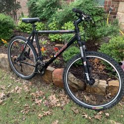 Nice Mountain Bike With GOOD components all Disc Brakes 27-speed