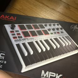 Akai Mini Pro Special Edition 