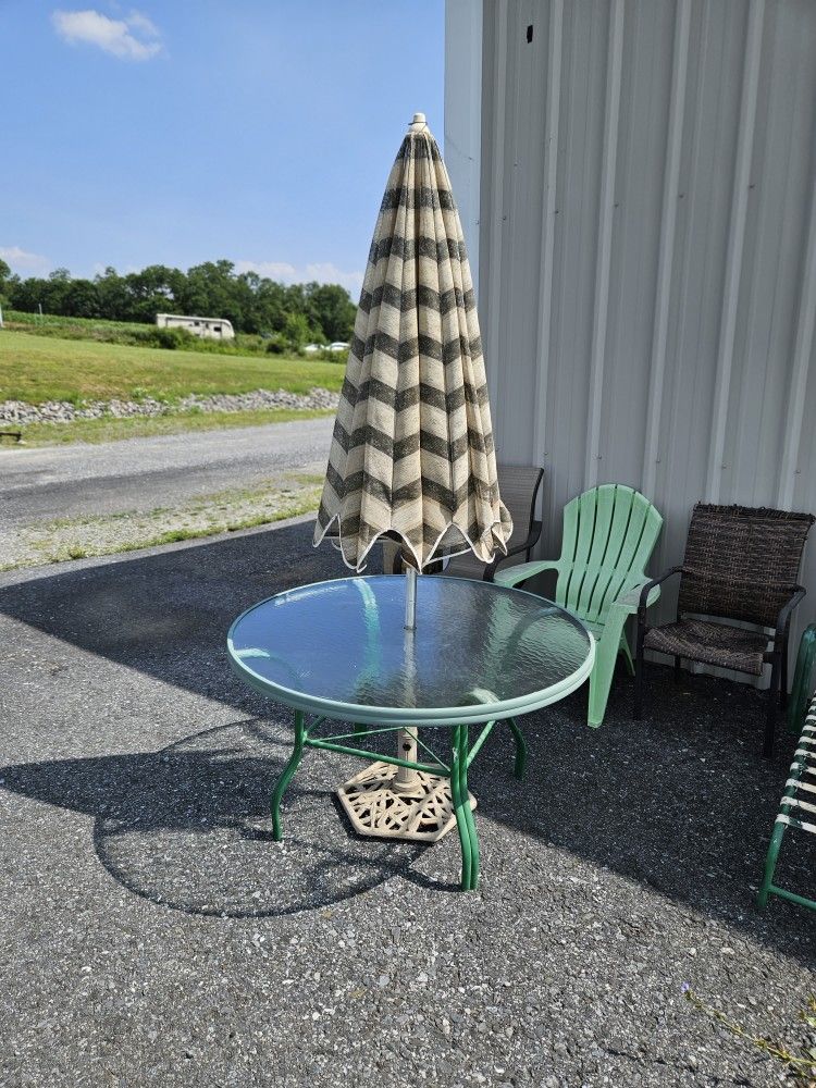 Round Glass Top Patio Table w/ Umbrella & Weighted Umbrella Base 