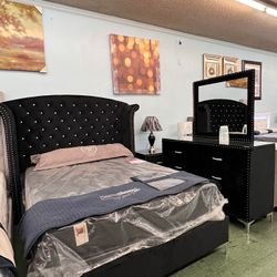 🔥Hot Deal🔥Brand New Queen Size Bed Frame, Dresser, Mirror And Nightstand $1100, Finance Available, Delivery Available 