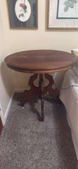 Victorian style oval end table