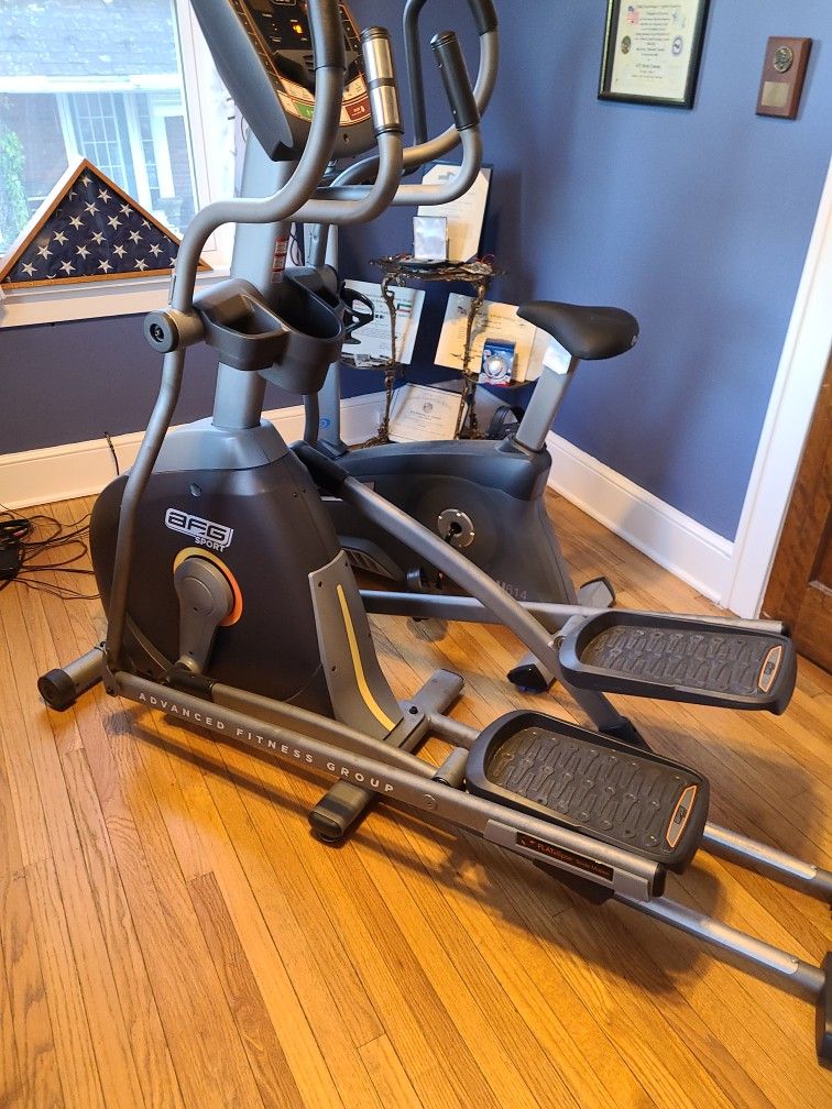 AFG SPORT Advance Fitness Group Ellipitcal Machine