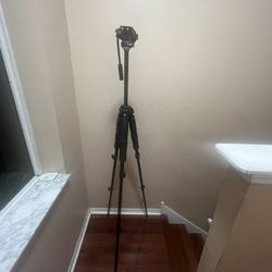 Bogen Manfrotto 3221W With 3130 Head Professional Camera Tripod . Used in good condition with small minor cosmetic blemishes. There blemishes are in t